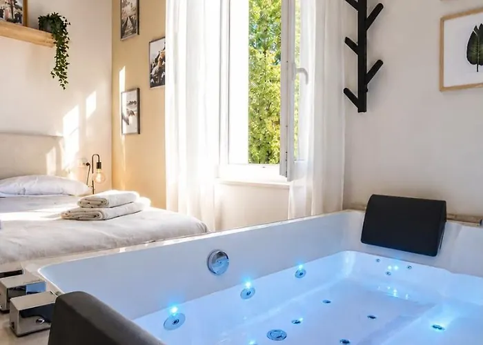 Luxury Center With Jacuzzi Colosseo - San Giovanni Appartement Rome